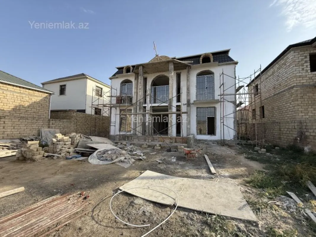 Satılır 6 otaqlı həyət evi 270 m²
