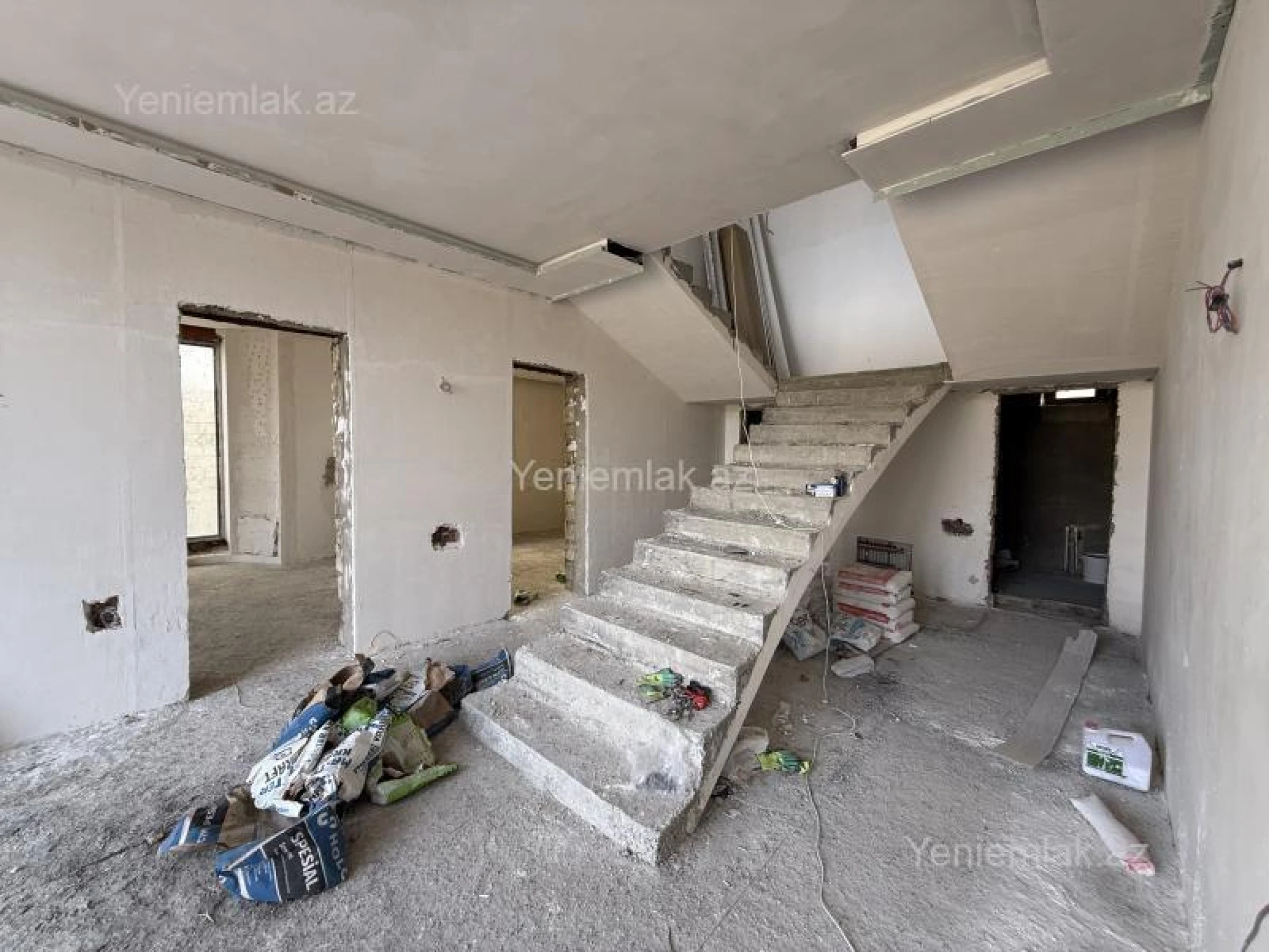 Satılır 6 otaqlı həyət evi 270 m²