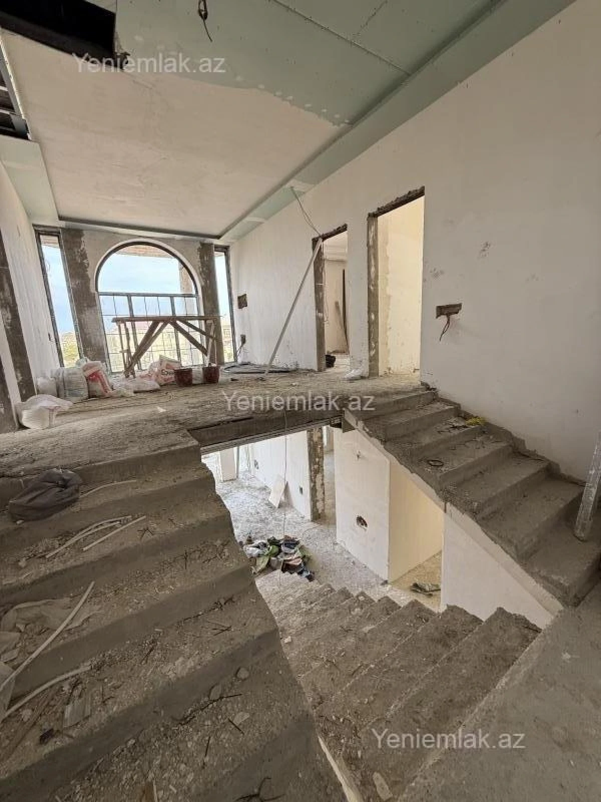 Satılır 6 otaqlı həyət evi 270 m²