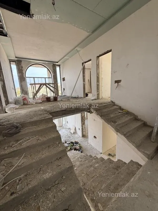 Satılır 6 otaqlı həyət evi 270 m²