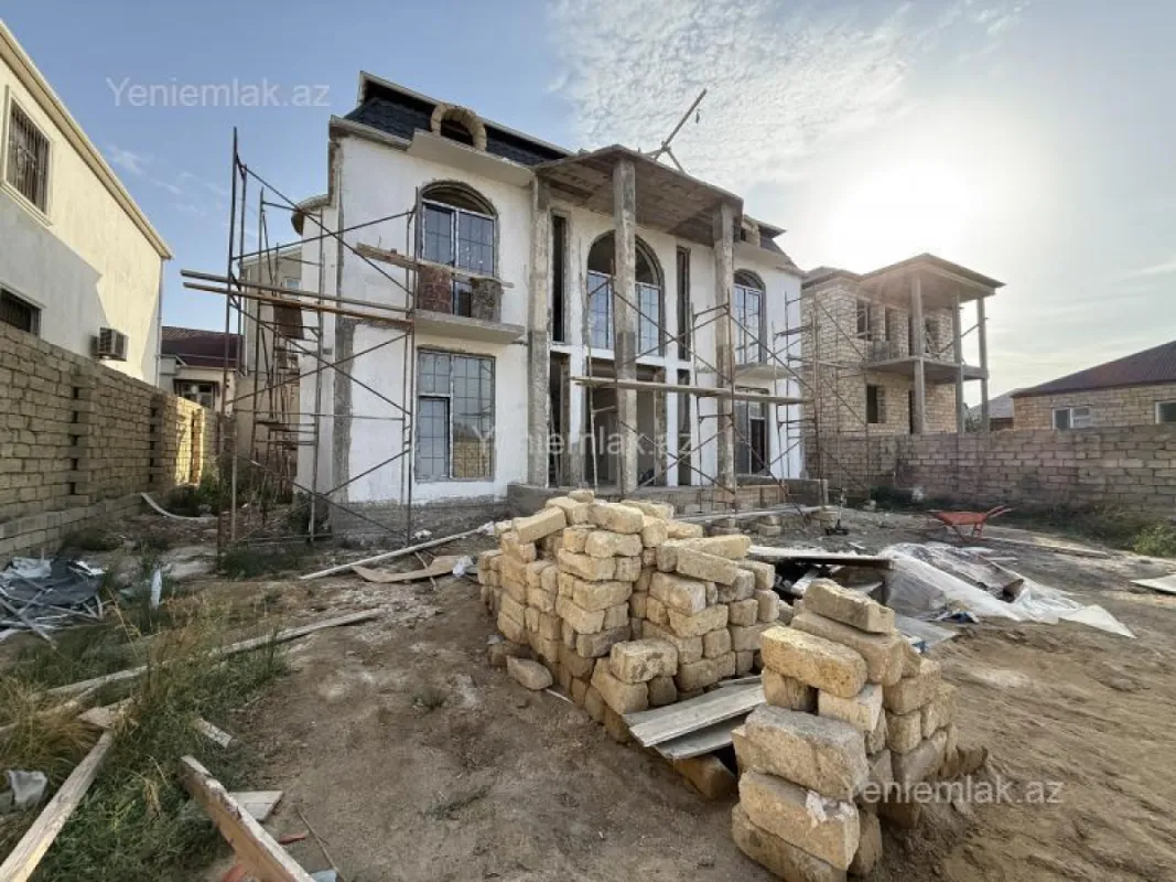 Satılır 6 otaqlı həyət evi 270 m²