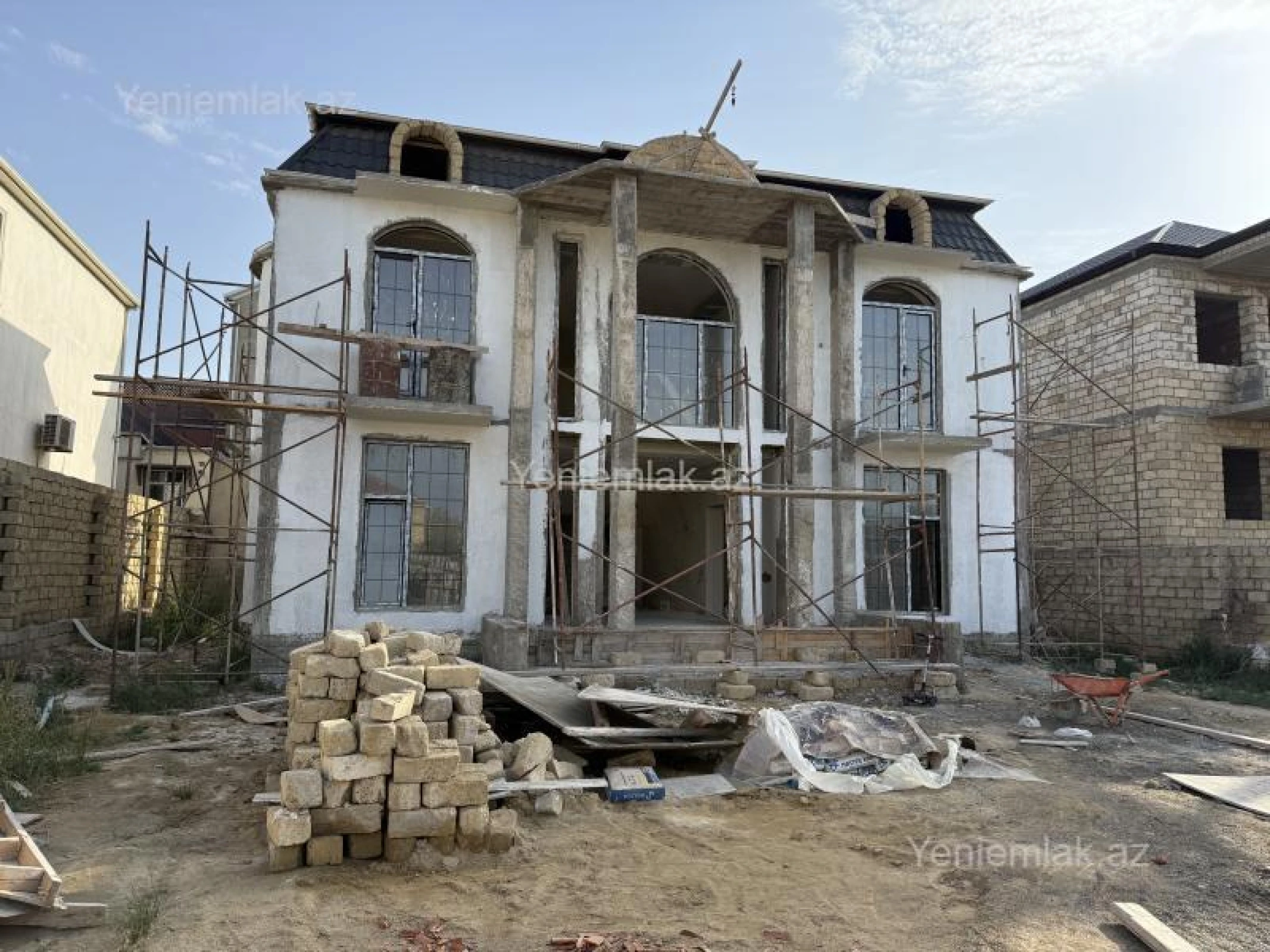 Satılır 6 otaqlı həyət evi 270 m²