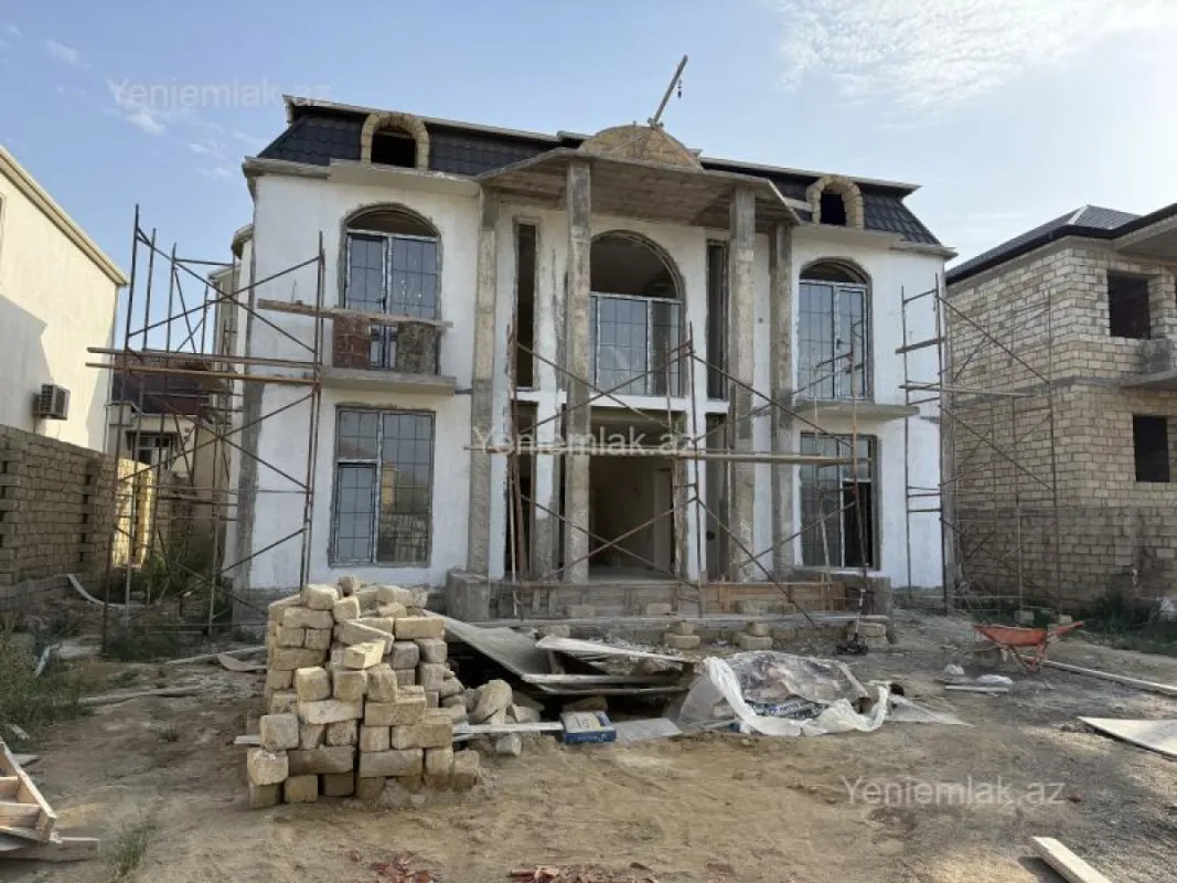 Satılır 6 otaqlı həyət evi 270 m²