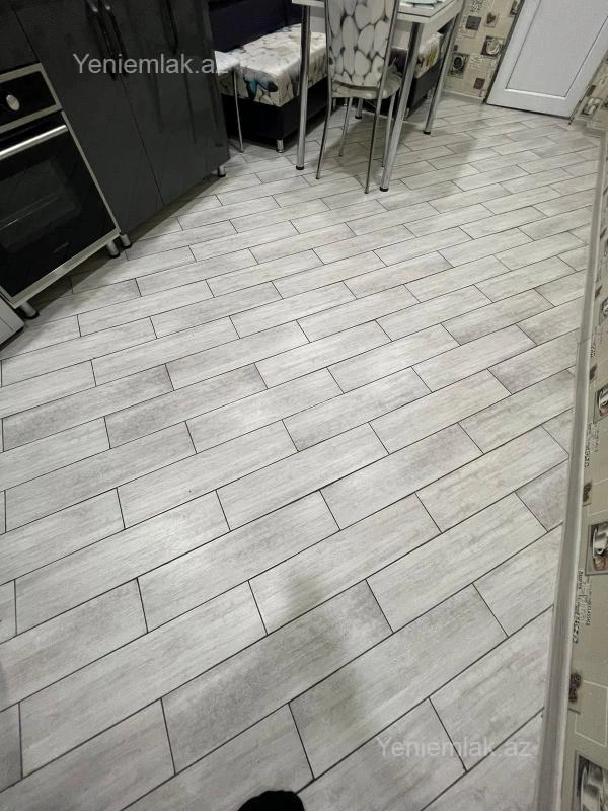 Satılır 2 otaqlı köhnə tikili 75 m²