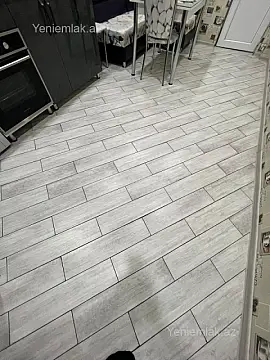 Satılır 2 otaqlı köhnə tikili 75 m²