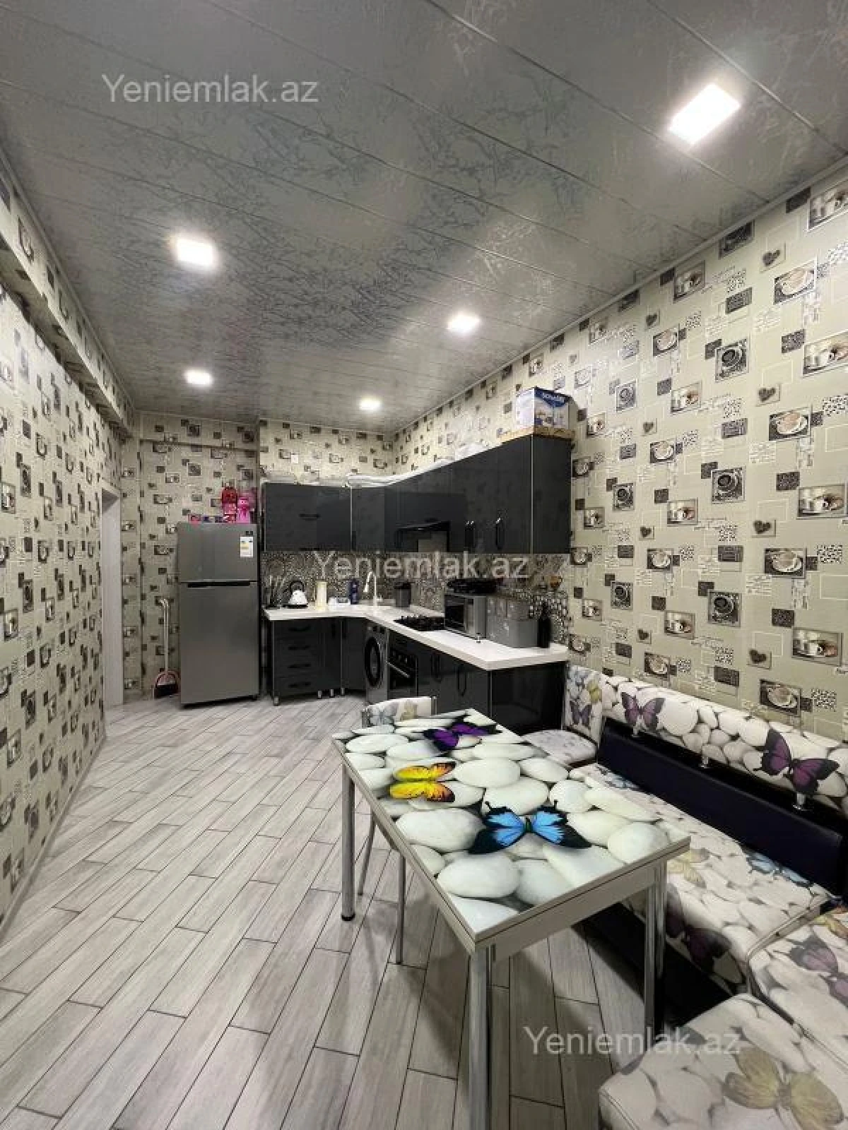 Satılır 2 otaqlı köhnə tikili 75 m²