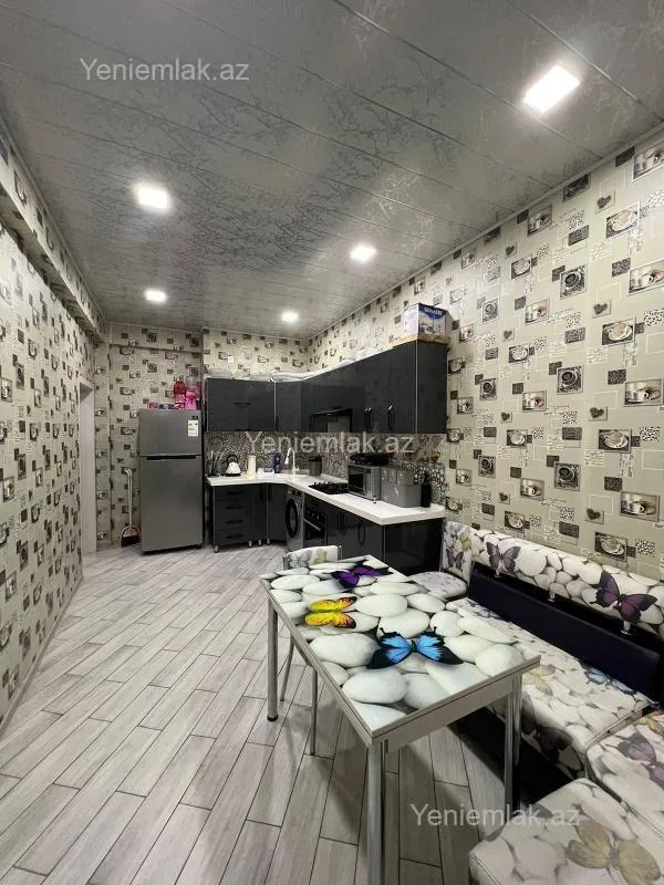 Satılır 2 otaqlı köhnə tikili 75 m²