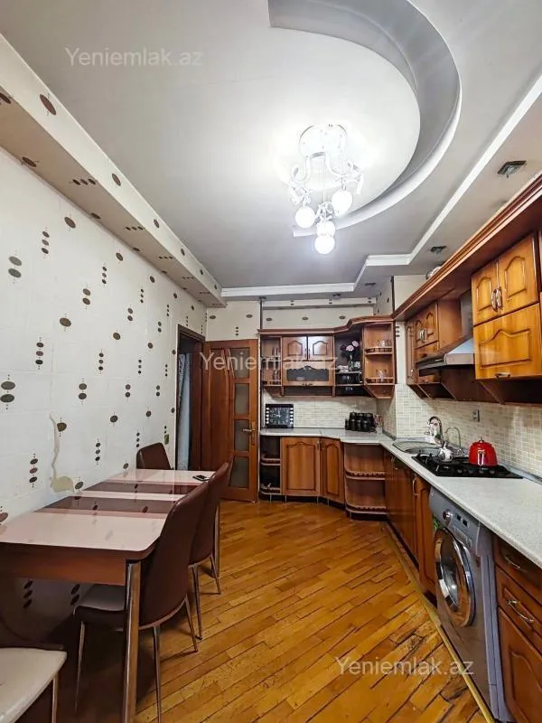 Satılır 3 otaqlı yeni tikili 125 m²