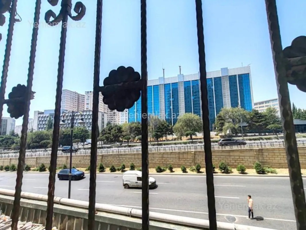 Satılır 3 otaqlı yeni tikili 125 m²