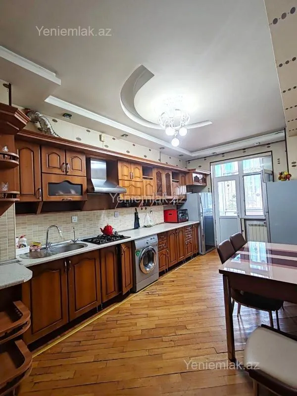 Satılır 3 otaqlı yeni tikili 125 m²