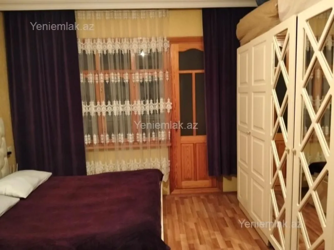 Satılır 1 otaqlı köhnə tikili 42 m²