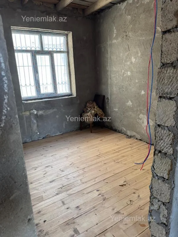 Satılır 7 otaqlı həyət evi 250 m²