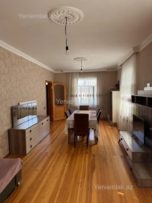 Satılır 7 otaqlı həyət evi 250 m²