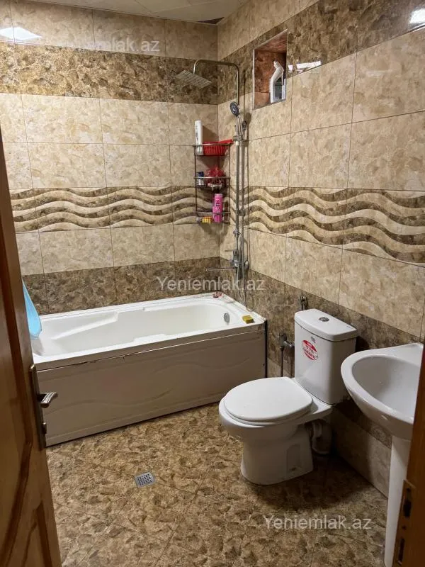 Satılır 7 otaqlı həyət evi 250 m²