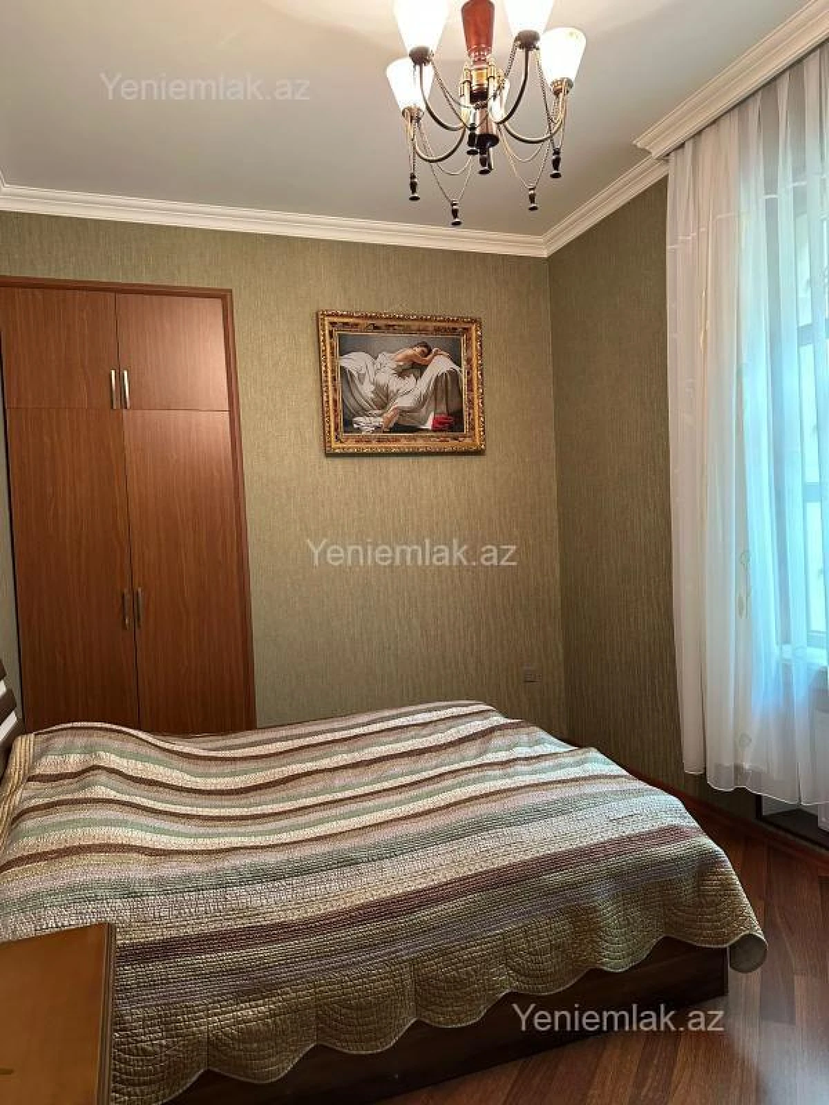Satılır 9 otaqlı həyət evi 600 m²