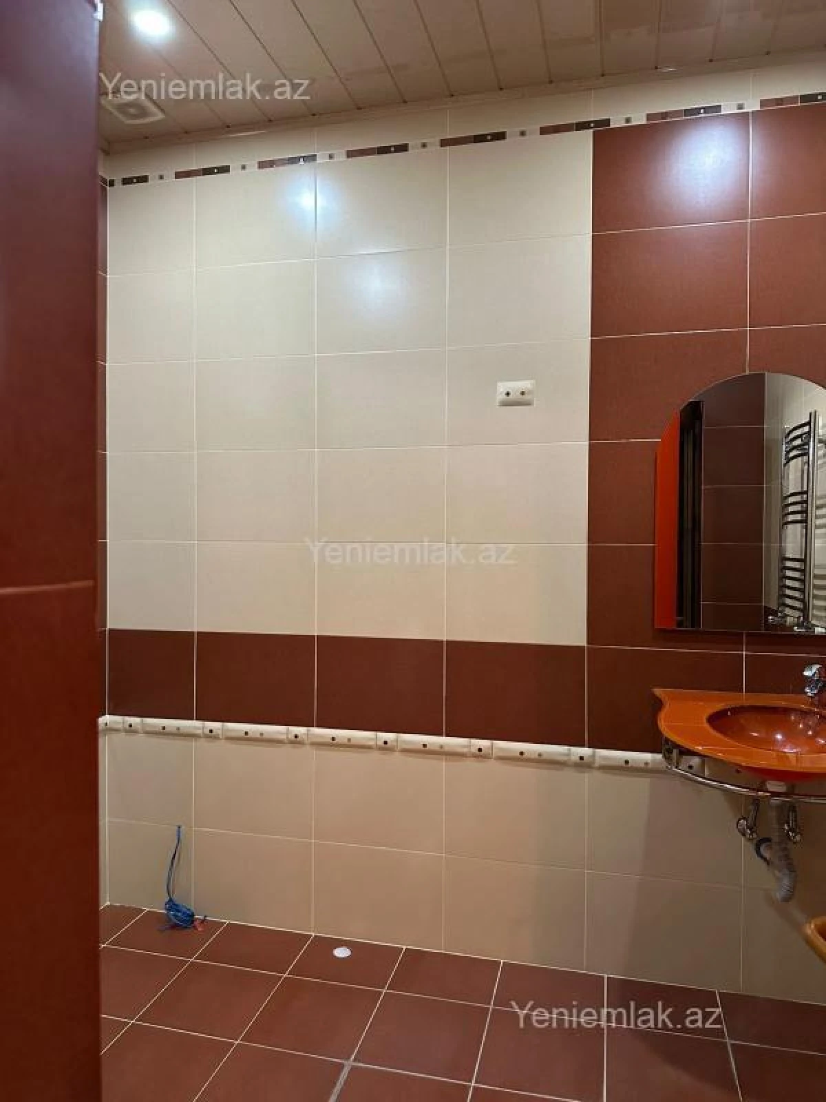 Satılır 9 otaqlı həyət evi 600 m²