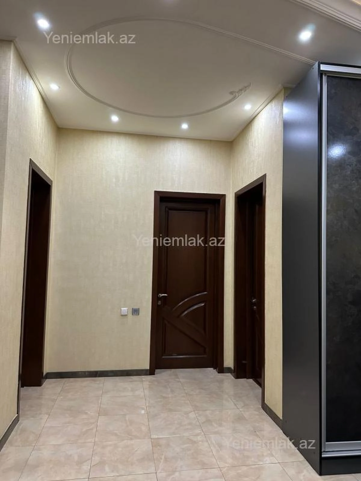 Satılır 9 otaqlı həyət evi 600 m²