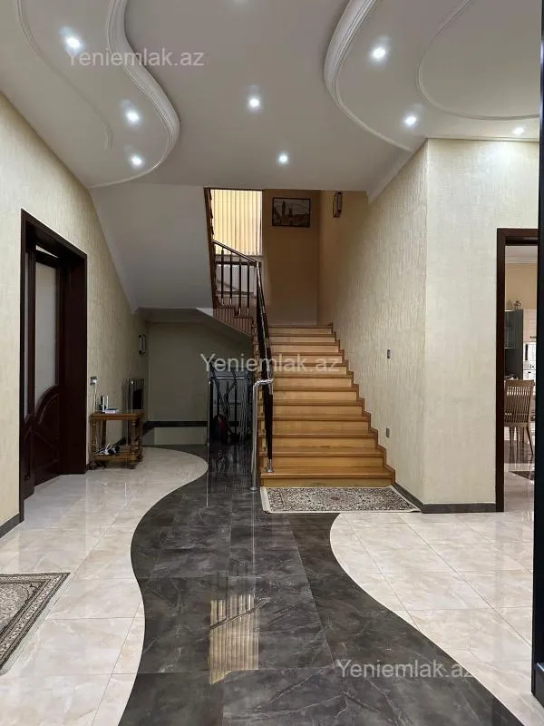 Satılır 9 otaqlı həyət evi 600 m²