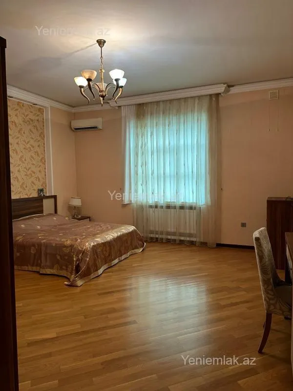 Satılır 9 otaqlı həyət evi 600 m²