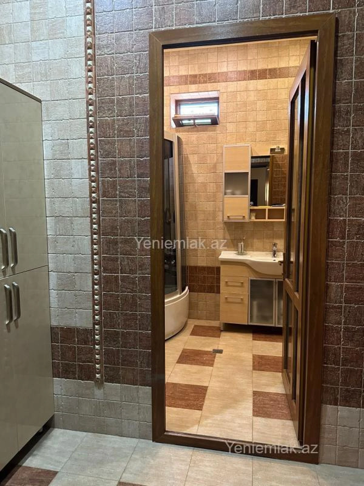 Satılır 9 otaqlı həyət evi 600 m²