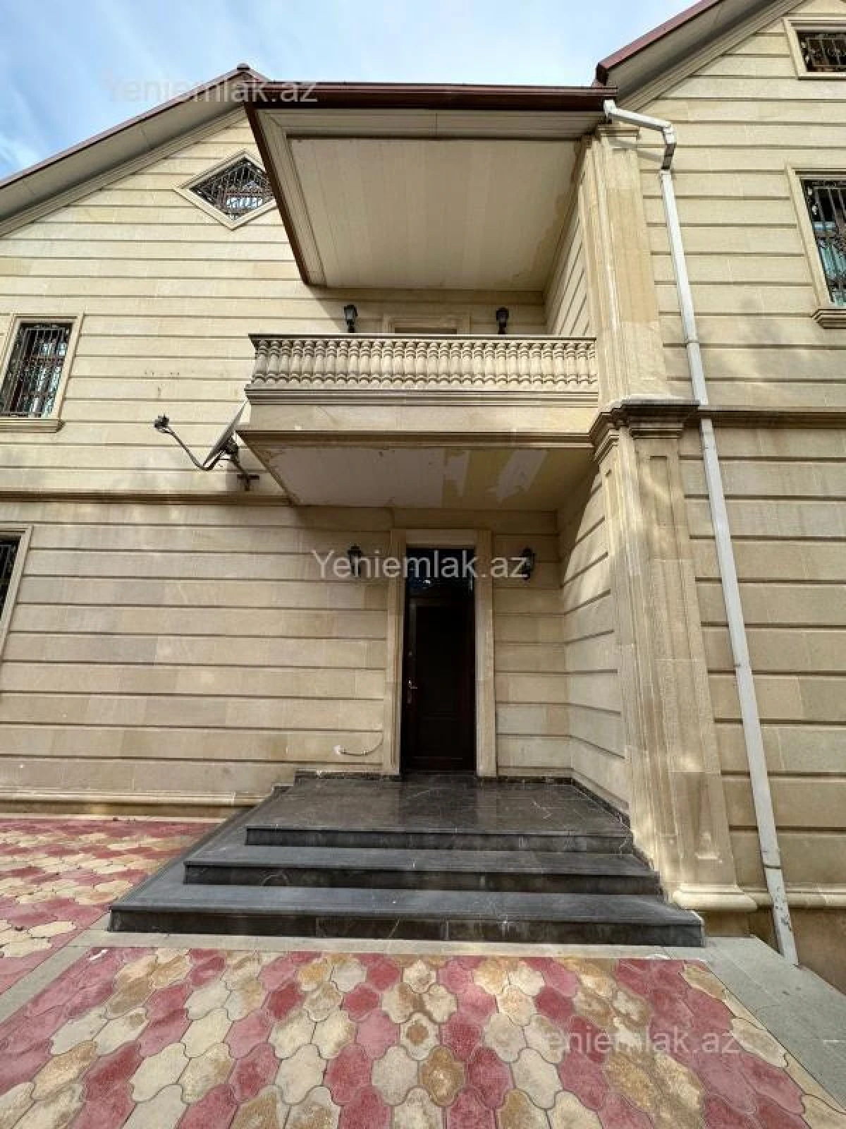 Satılır 9 otaqlı həyət evi 600 m²