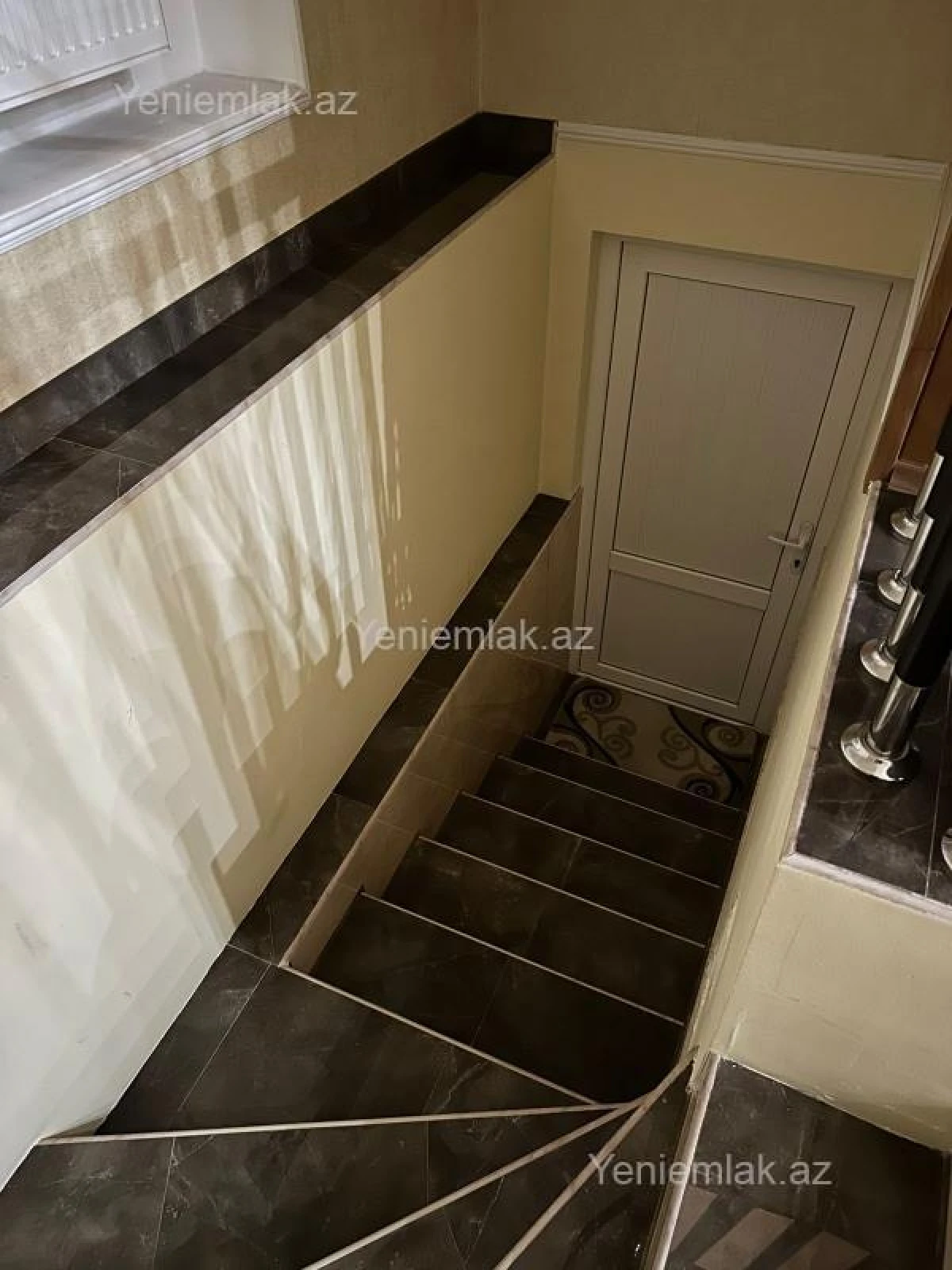 Satılır 9 otaqlı həyət evi 600 m²