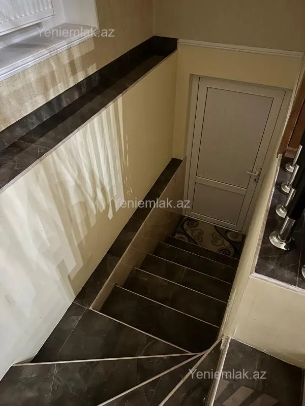 Satılır 9 otaqlı həyət evi 600 m²