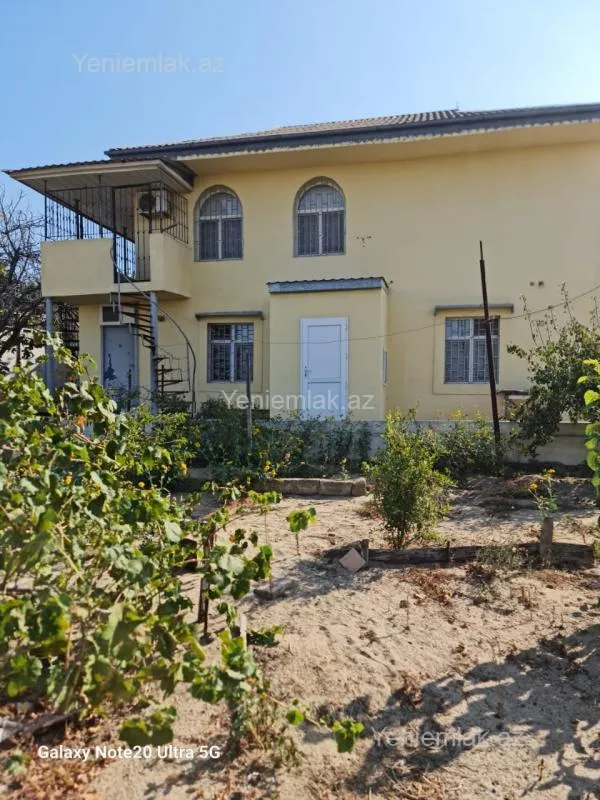 Satılır 4 otaqlı həyət evi 200 m²