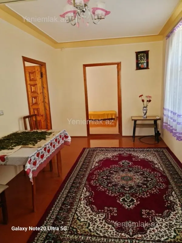 Satılır 4 otaqlı həyət evi 200 m²