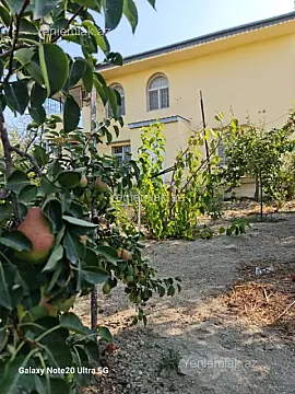 Satılır 4 otaqlı həyət evi 200 m²