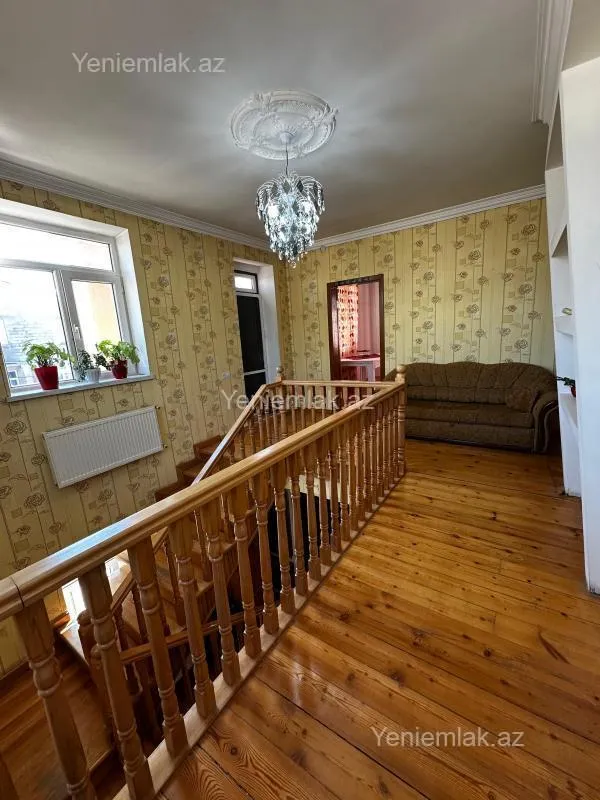 Satılır 5 otaqlı həyət evi 180 m²