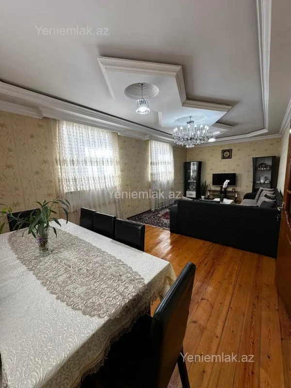 Satılır 5 otaqlı həyət evi 180 m²