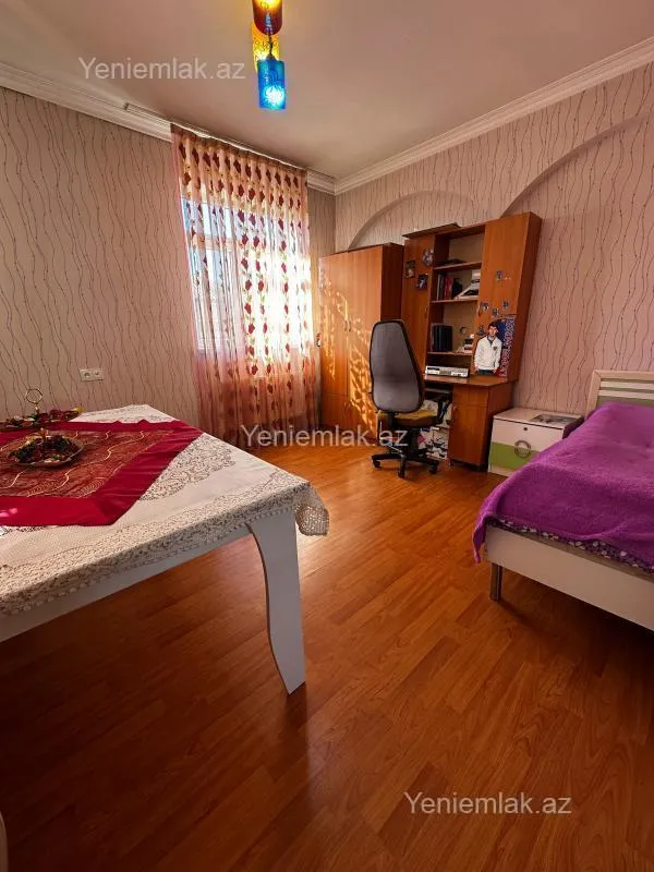 Satılır 5 otaqlı həyət evi 180 m²