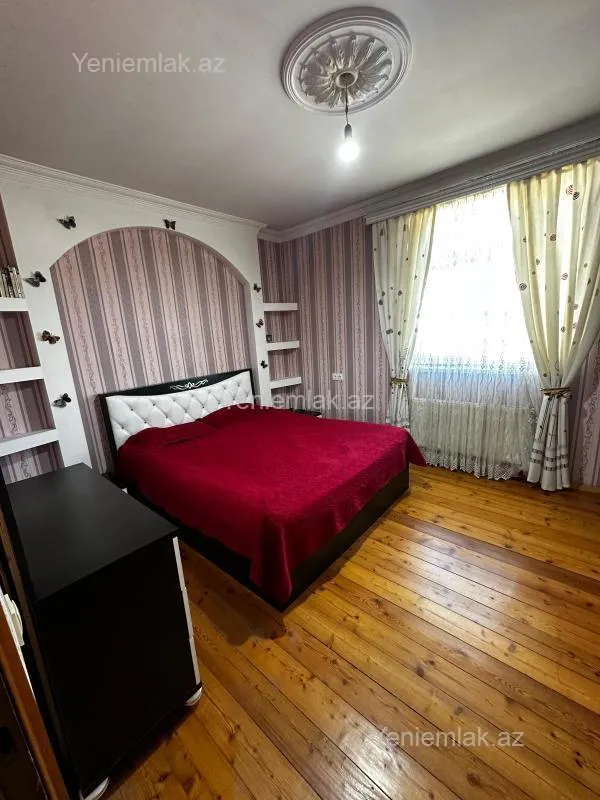 Satılır 5 otaqlı həyət evi 180 m²