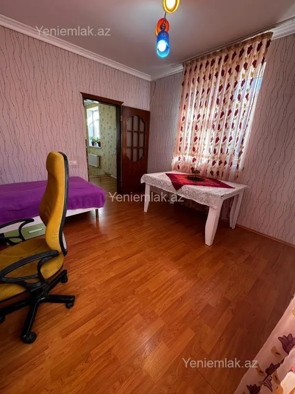 Satılır 5 otaqlı həyət evi 180 m²