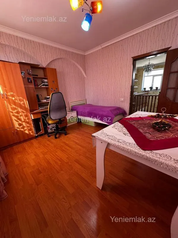 Satılır 5 otaqlı həyət evi 180 m²