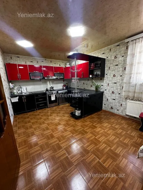Satılır 5 otaqlı həyət evi 180 m²
