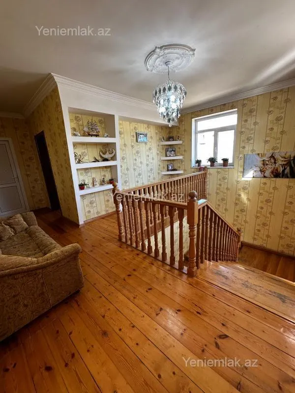 Satılır 5 otaqlı həyət evi 180 m²