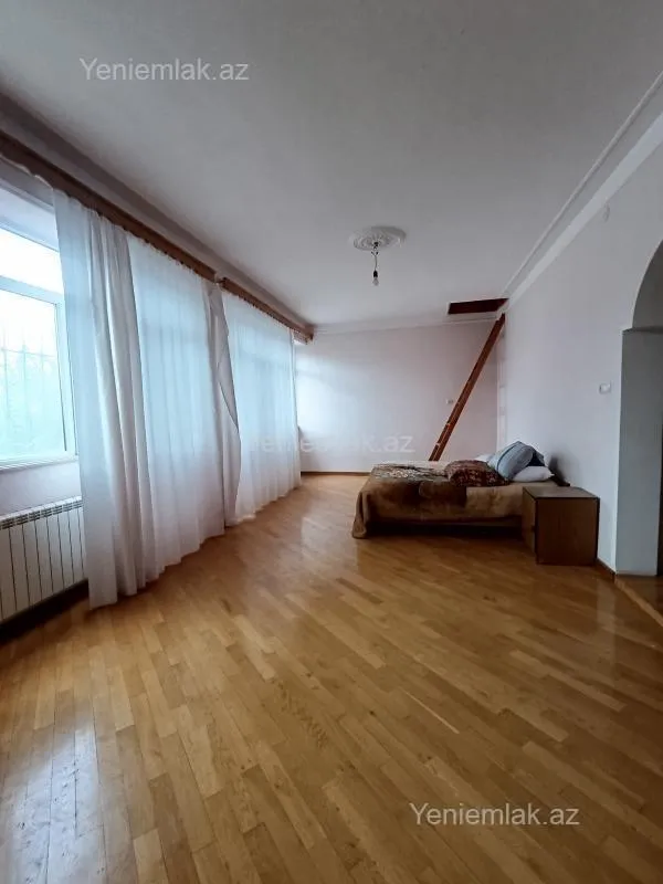 Satılır 6 otaqlı həyət evi 280 m²