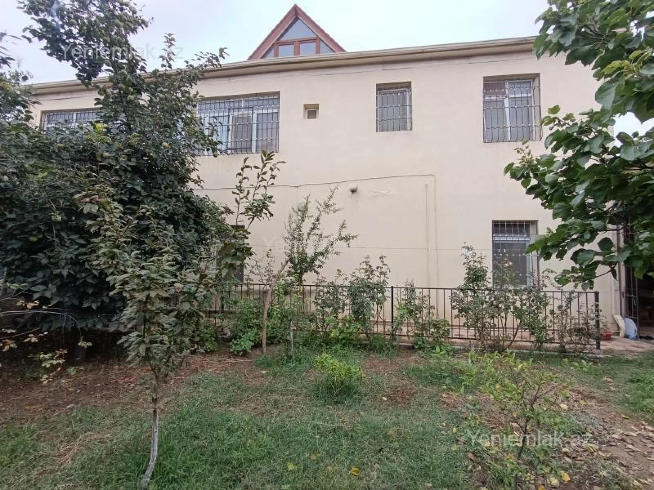Satılır 6 otaqlı həyət evi 280 m²