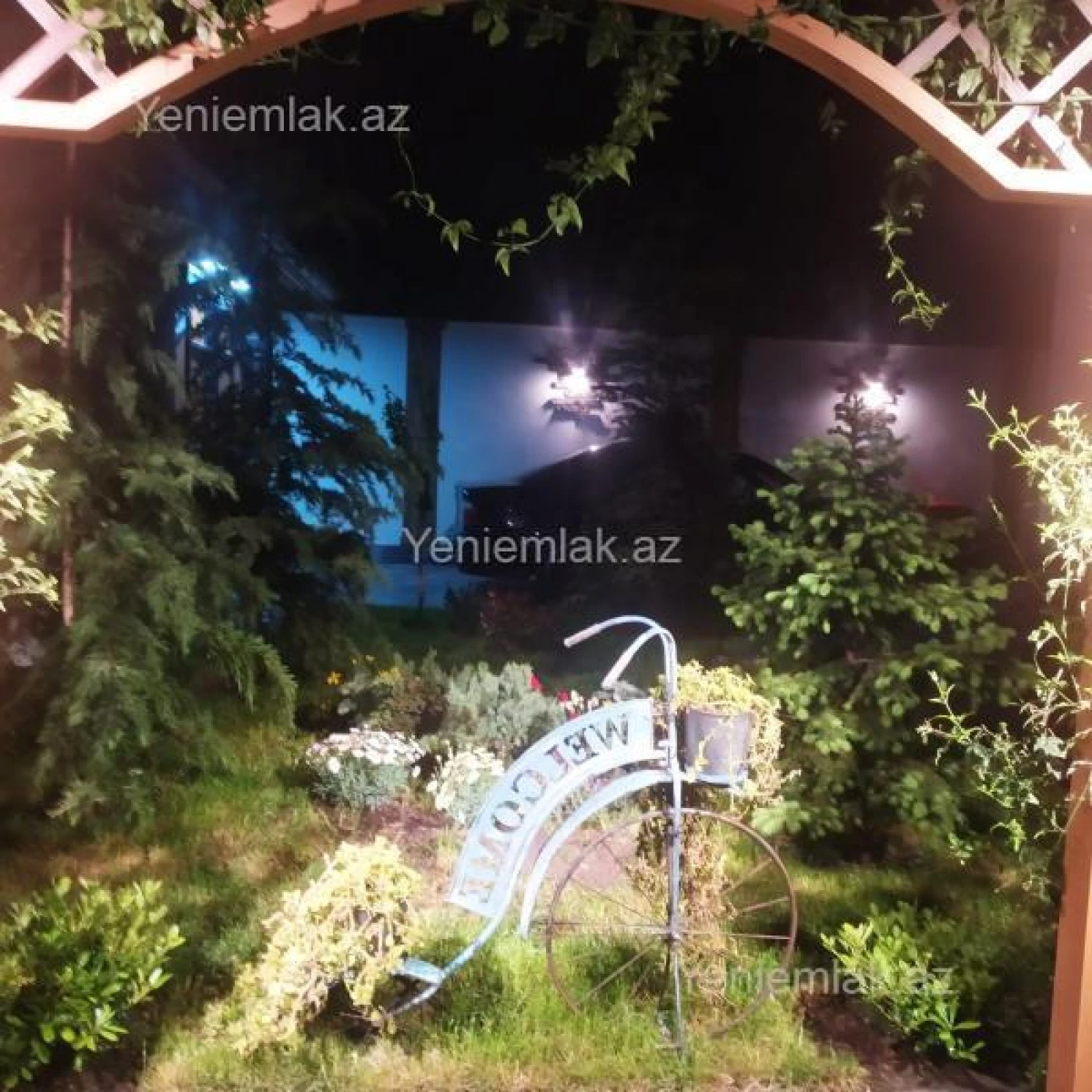 Satılır 5 otaqlı həyət evi 180 m²