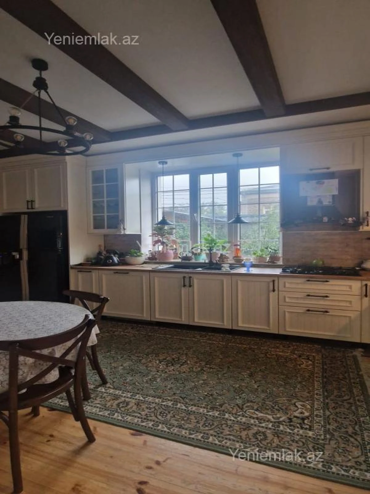 Satılır 5 otaqlı həyət evi 180 m²