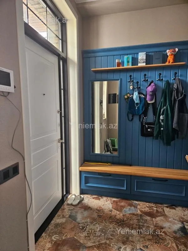 Satılır 5 otaqlı həyət evi 180 m²