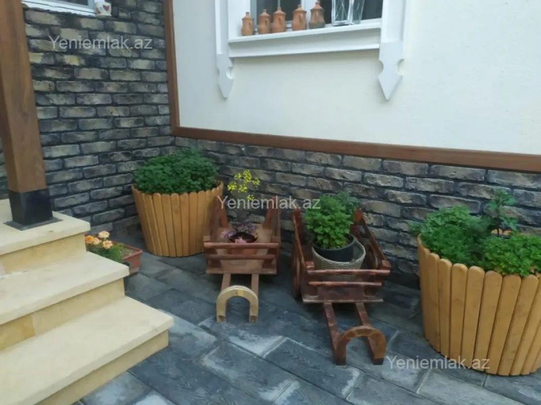 Satılır 5 otaqlı həyət evi 180 m²