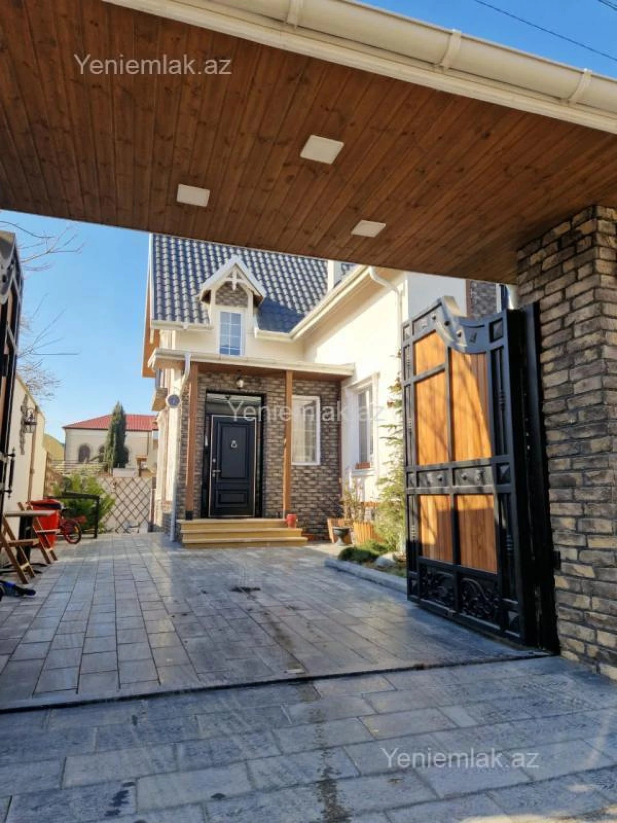 Satılır 5 otaqlı həyət evi 180 m²