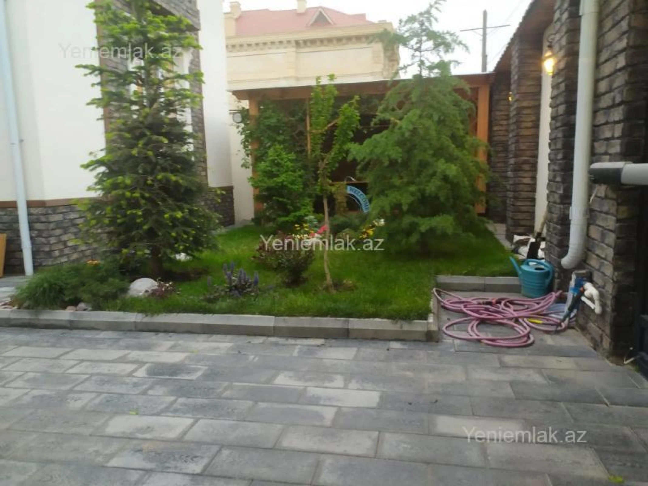 Satılır 5 otaqlı həyət evi 180 m²