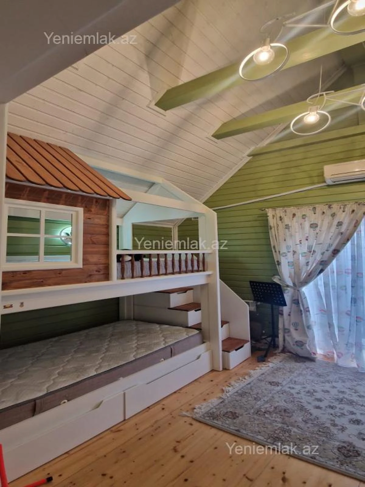 Satılır 5 otaqlı həyət evi 180 m²