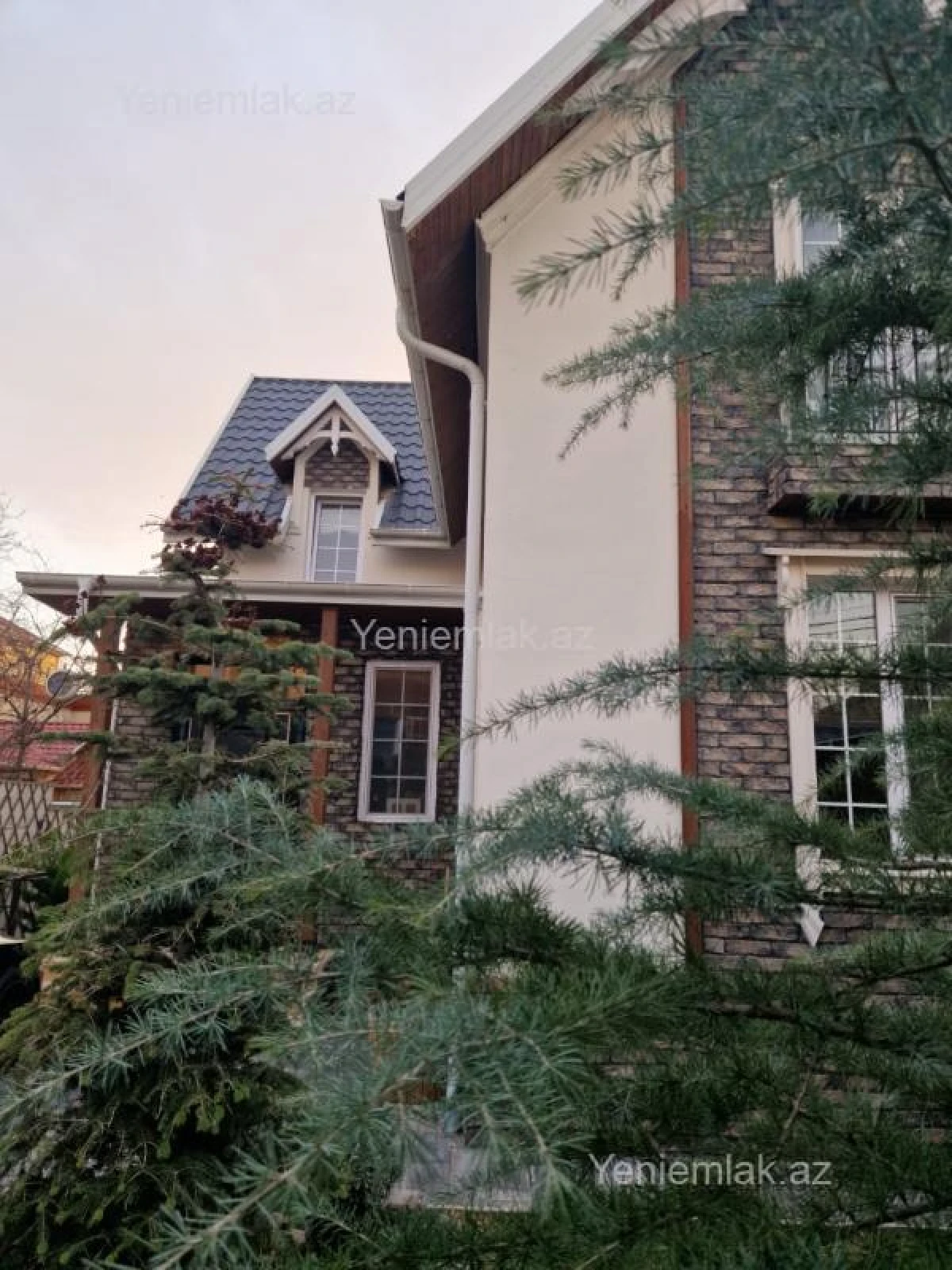 Satılır 5 otaqlı həyət evi 180 m²