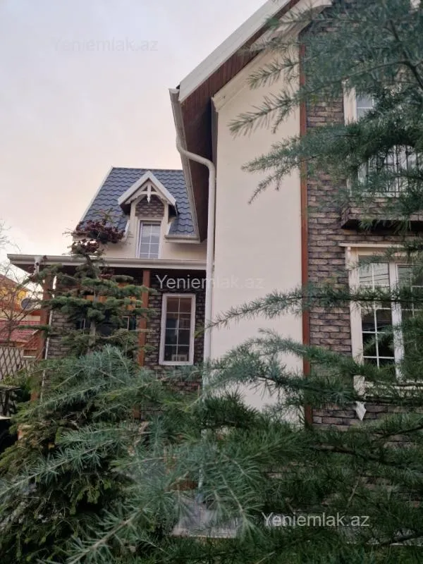 Satılır 5 otaqlı həyət evi 180 m²