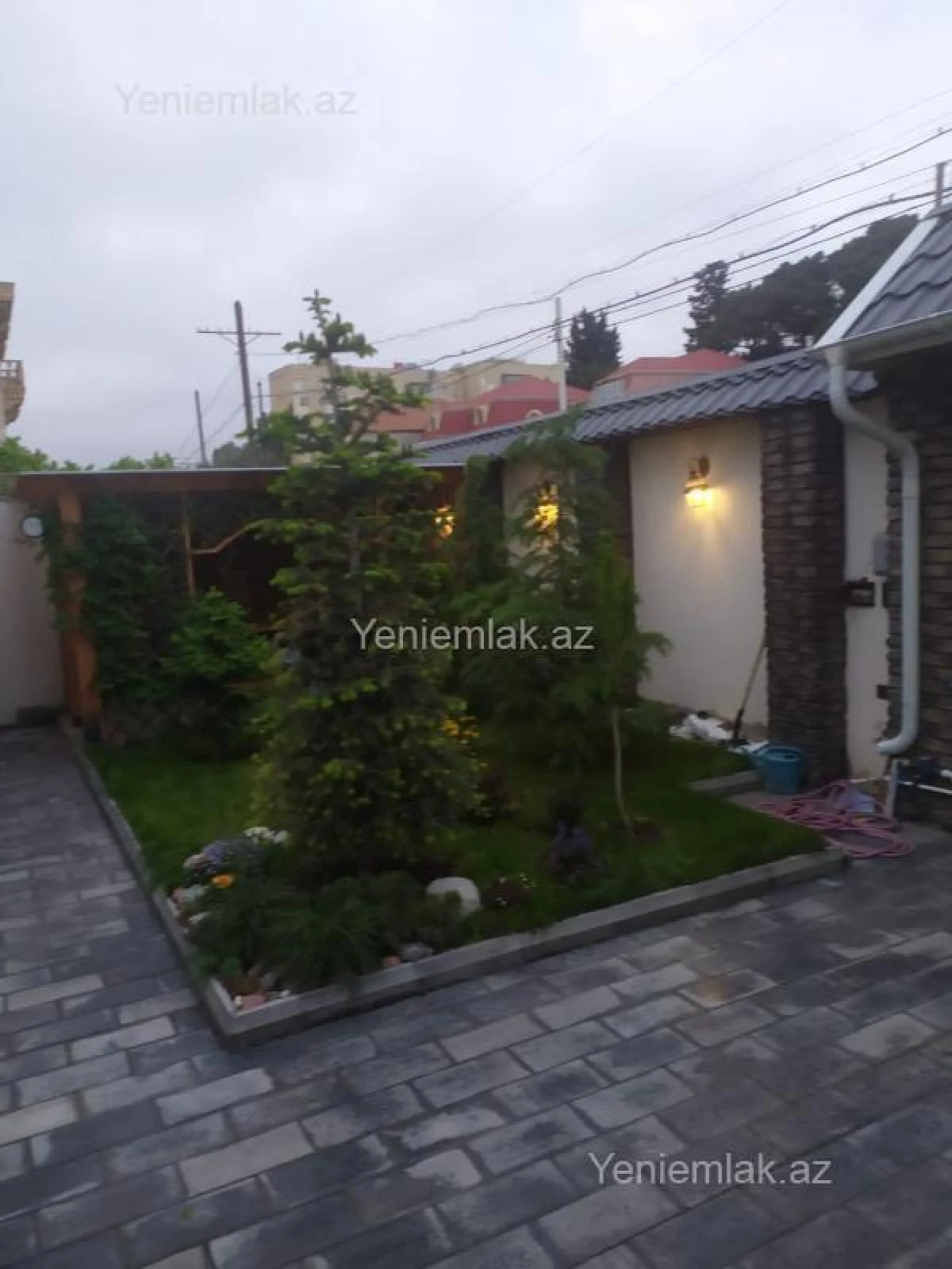 Satılır 5 otaqlı həyət evi 180 m²